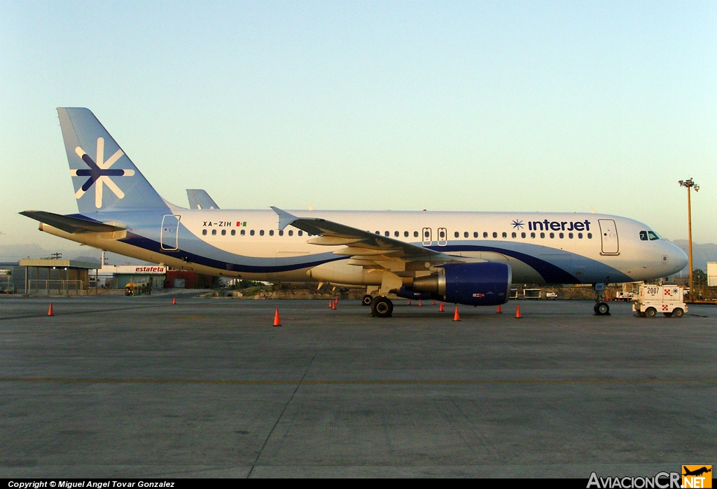 XA-ZIH - Airbus A320-214 - Interjet