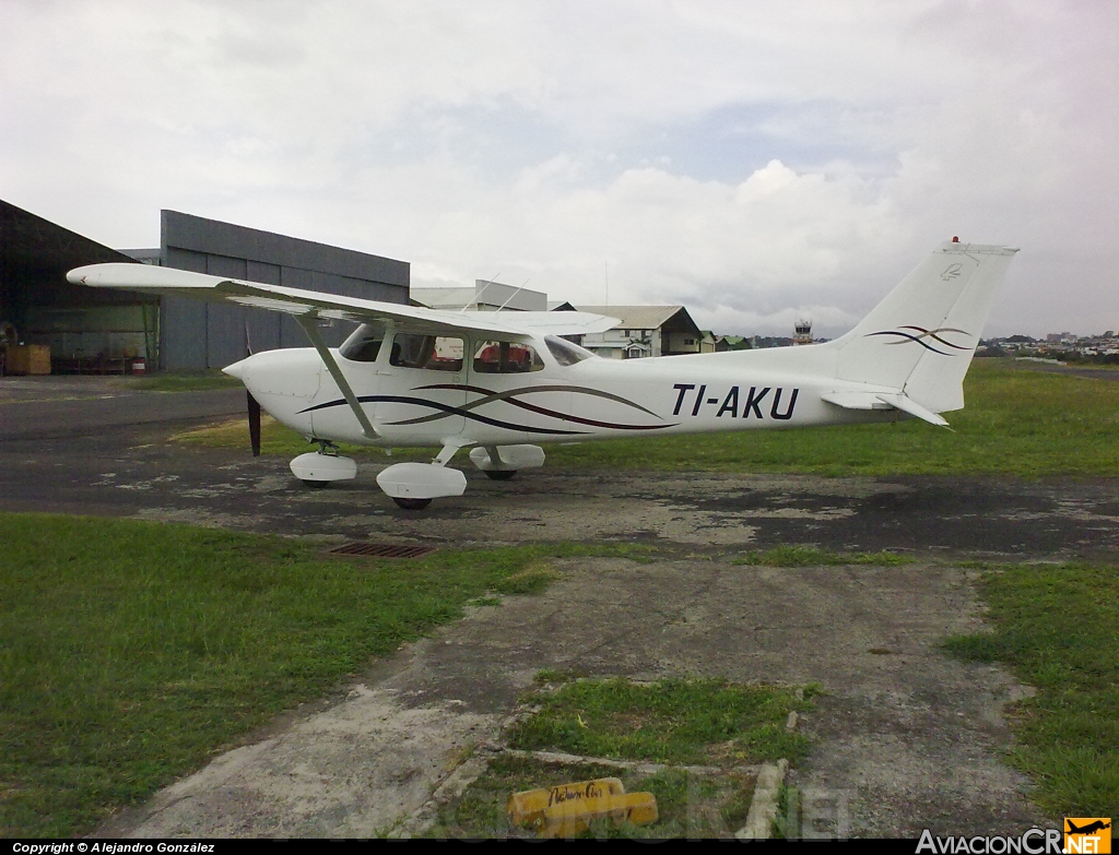 TI-AKU - Cessna R172K Hawk XP II - Aerotica Escuela de Aviación