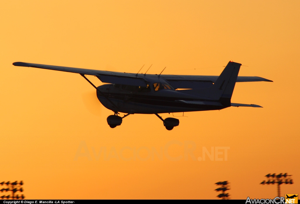 N1459E - Cessna 172P - Privado
