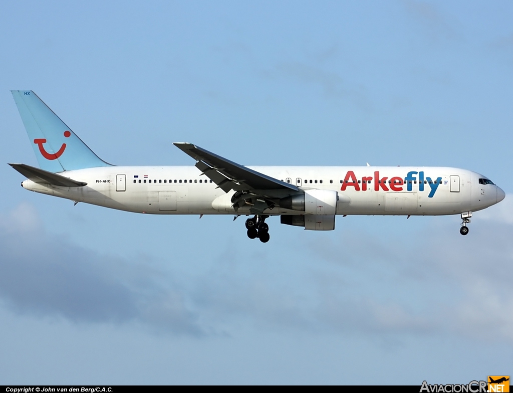 PH-AHX - Boeing 767-383/ER - ArkeFly