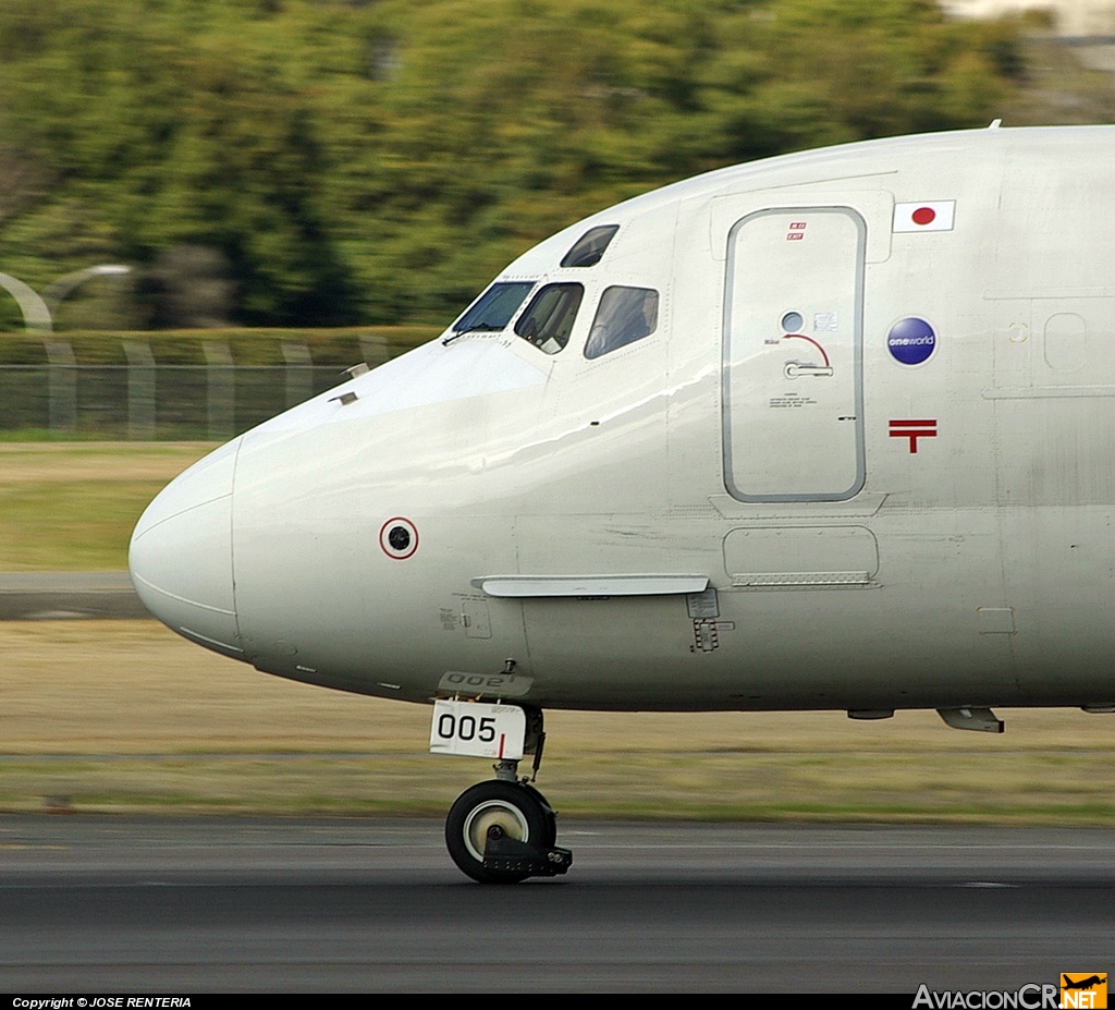 JAOO5D - McDonnell Douglas MD-90-30 - Japan Airlines