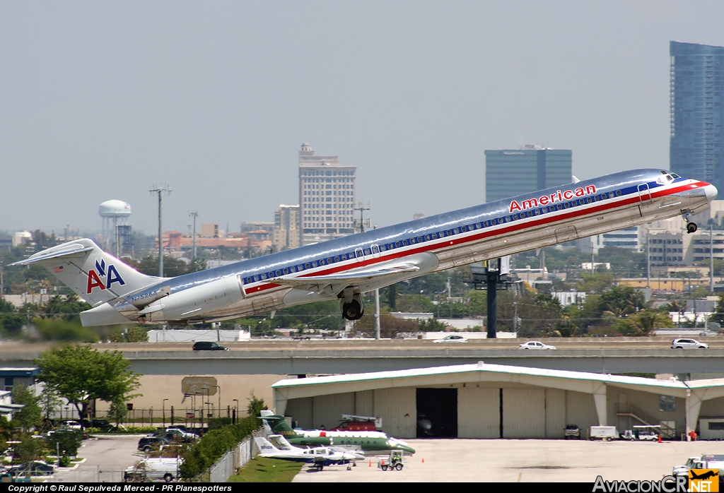 N7526A - McDonnell Douglas MD-82 (DC-9-82) - American Airlines