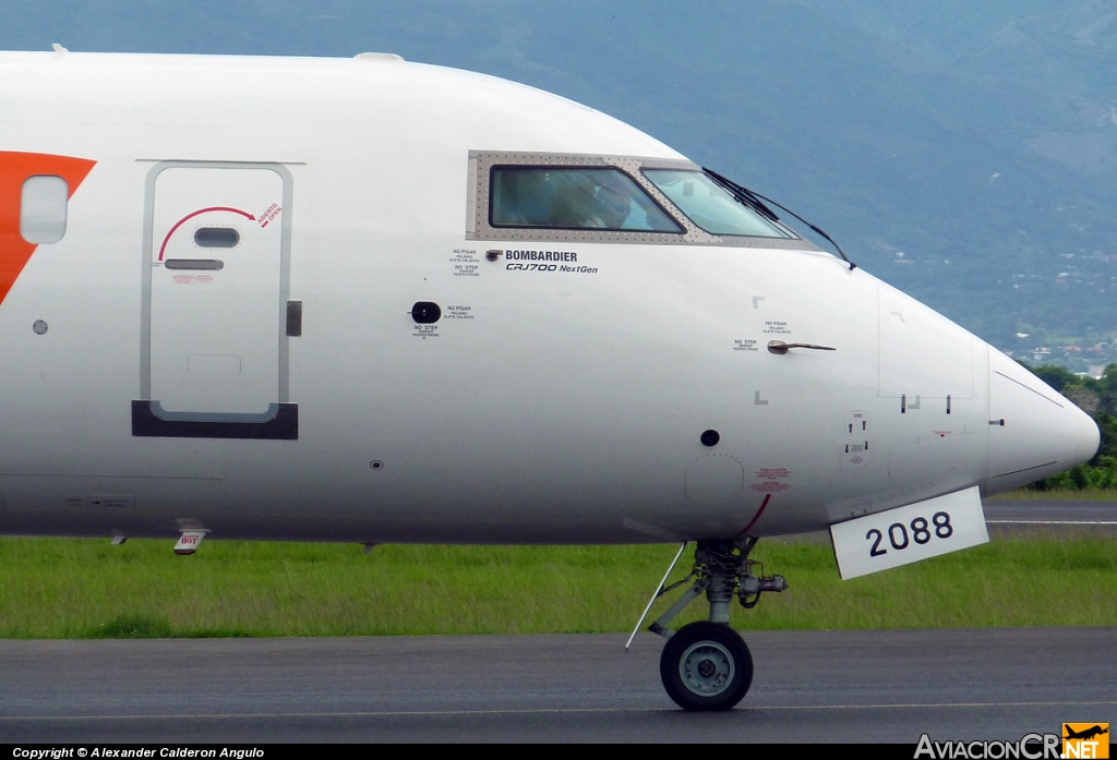 YV2088 - Canadair CL-600-2C10 Regional Jet CRJ-700 - Conviasa
