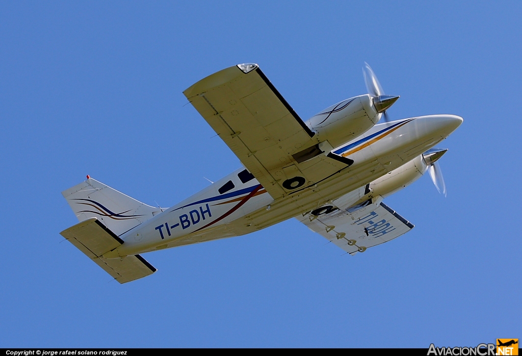 TI-BDH - Piper PA-34-200T Seneca - Privado