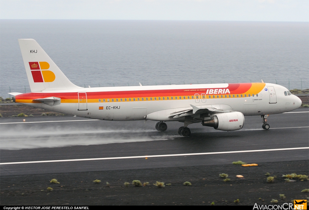 EC-KHJ - Airbus A320-214 - Iberia