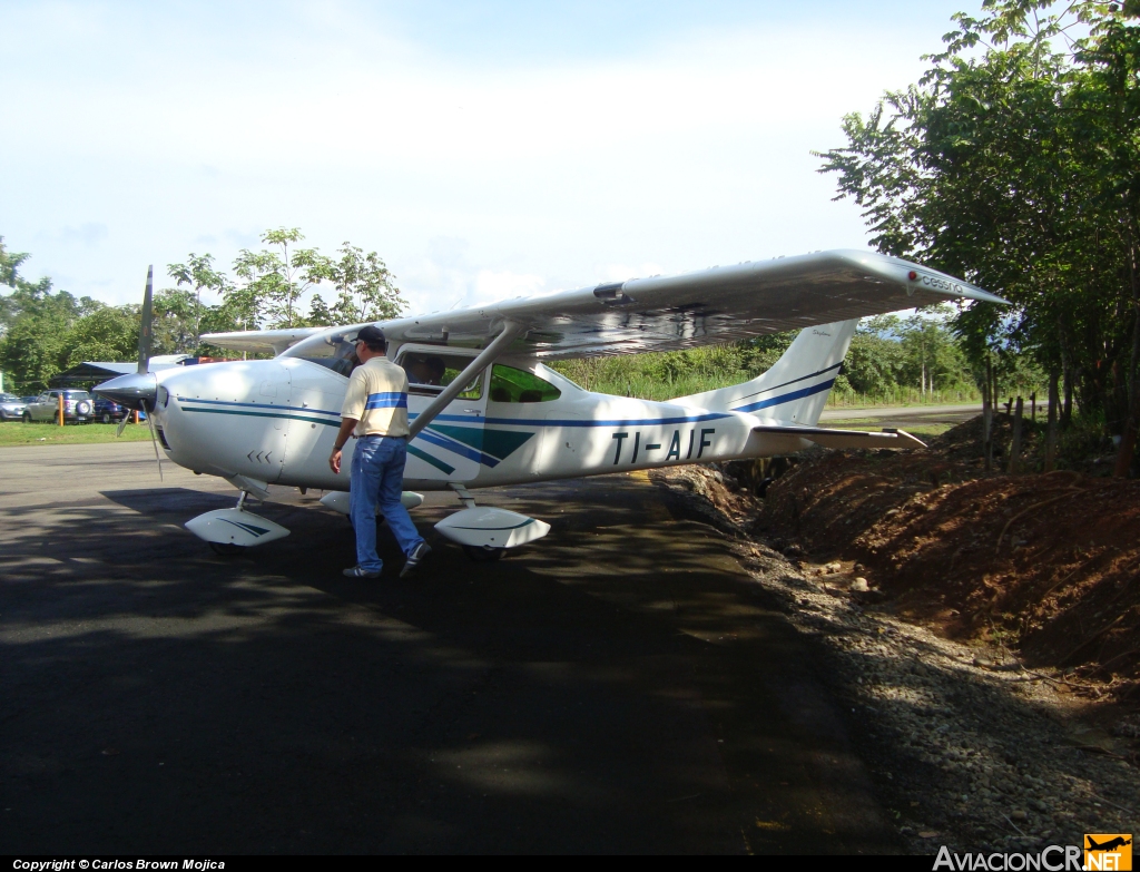 TI-AIF - Cessna 182L Skylane - Privado