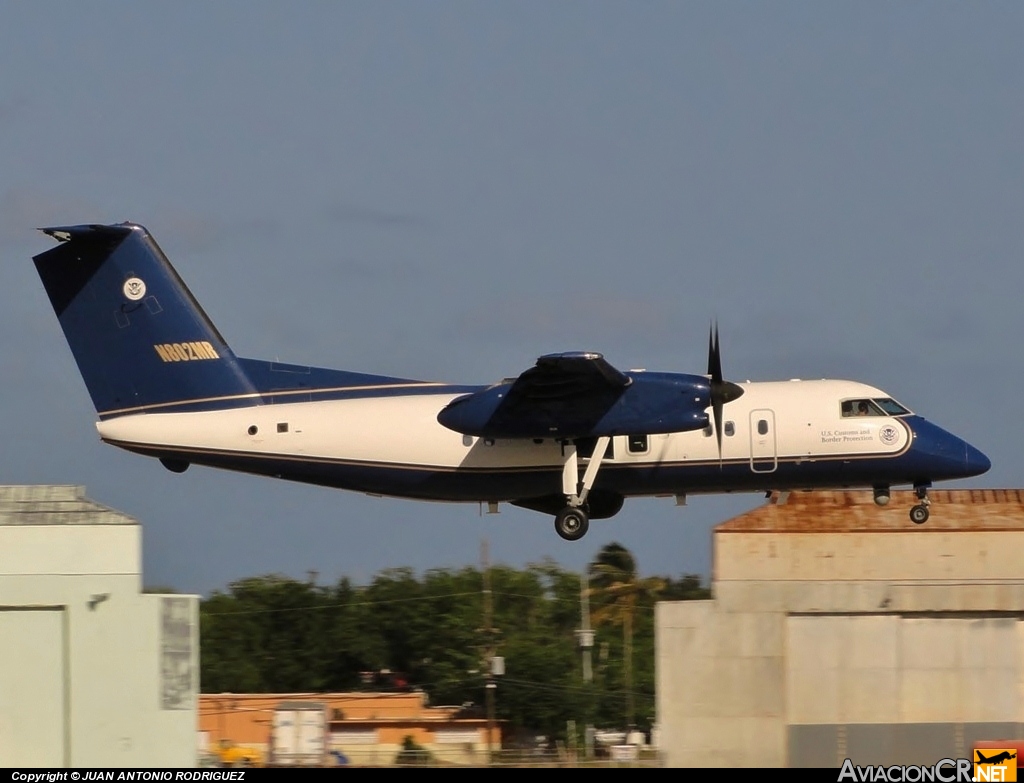 N802MR - De Havilland Canada DHC-8-202Q Dash 8 - USA - Customs