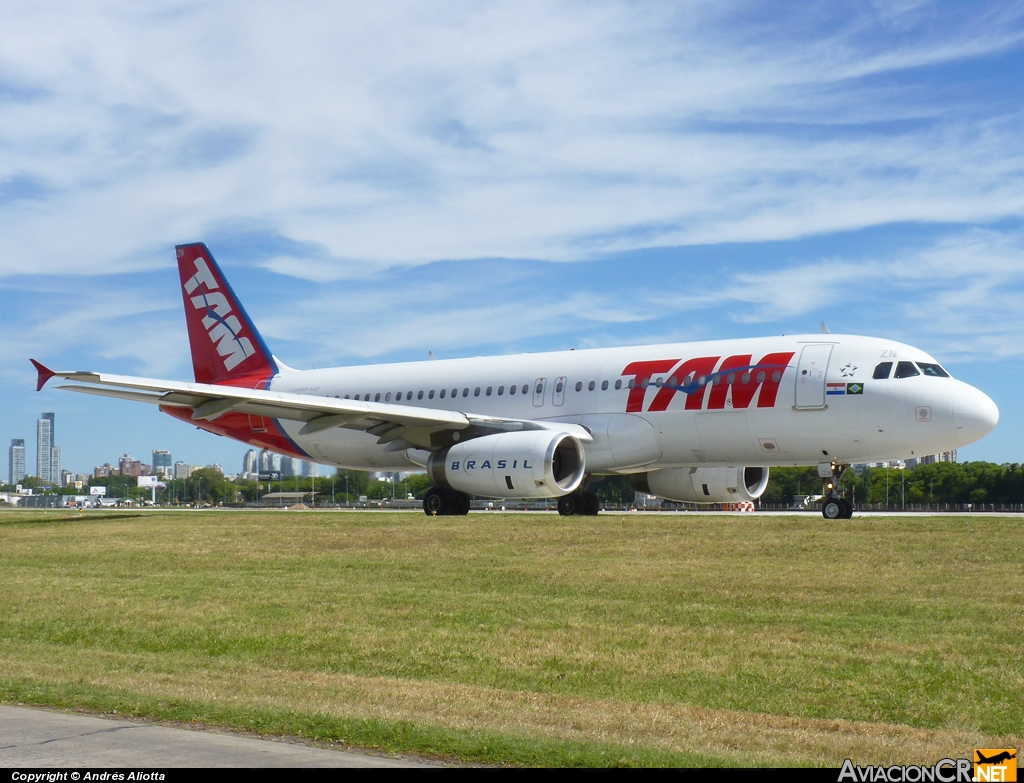 PT-MZN - Airbus A320-231 - TAM