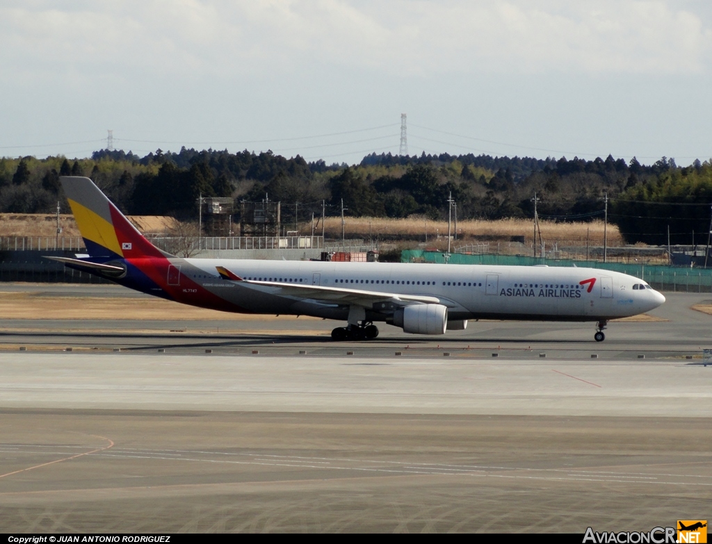 HL-7747 - Airbus A330-323X - Asiana