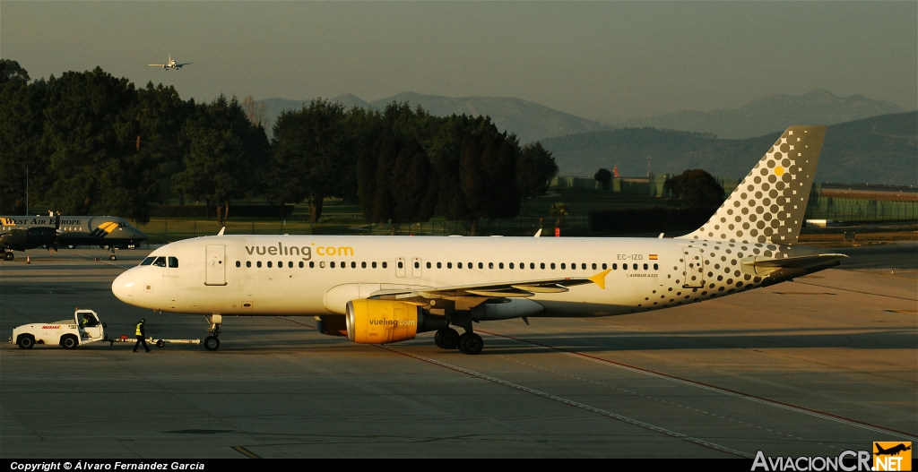 EC-IZD - Airbus A320-214 - Vueling
