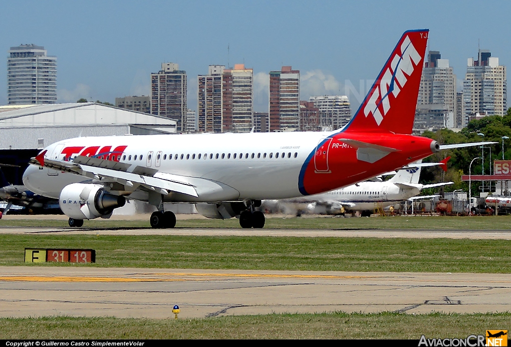 PR-MYJ - Airbus A320-214 - TAM