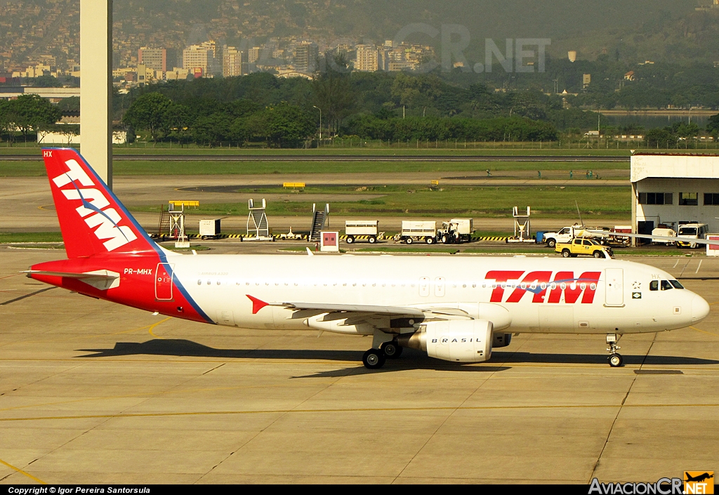 PR-MHX - Airbus A320-214 - TAM