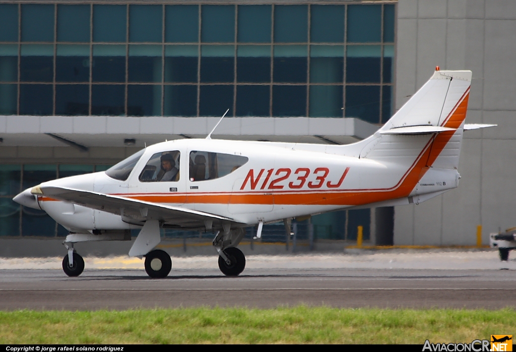 N1233J - ROCKWEL COMMANDER 112B - Privado