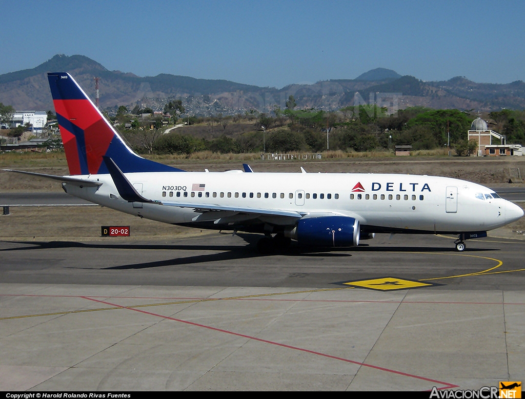 N303DQ - Boeing 737-732 - Delta Airlines