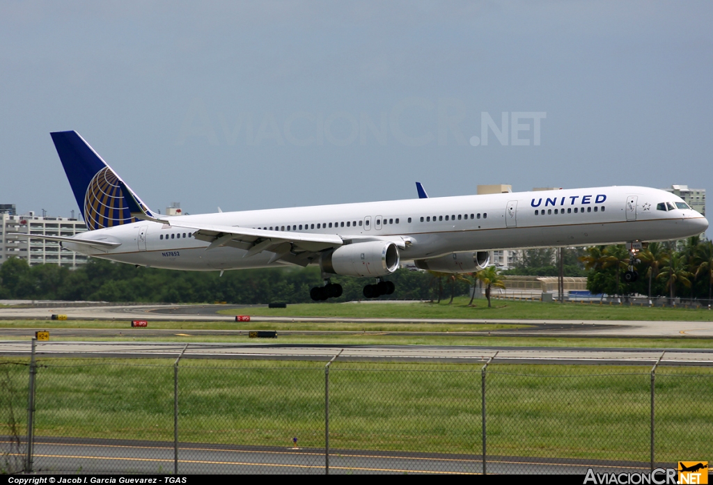 N57852 - Boeing 757-324 - Continental Airlines