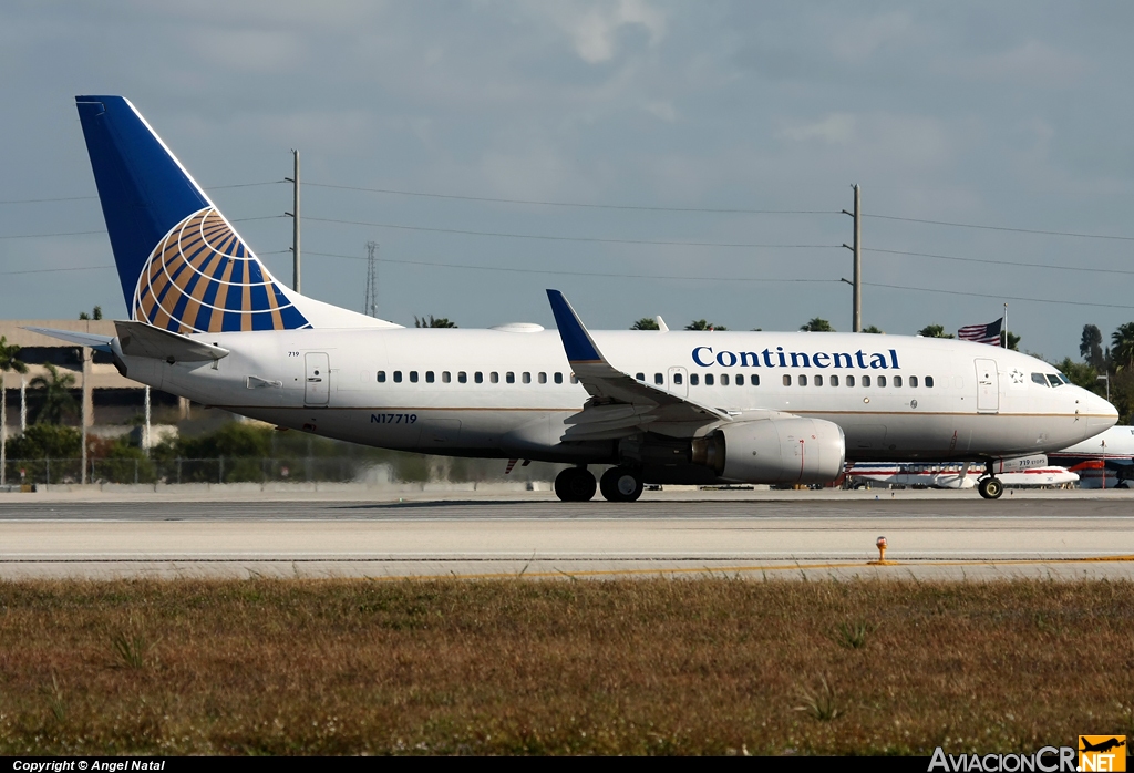 N17719 - Boeing 737-724 - Continental Airlines