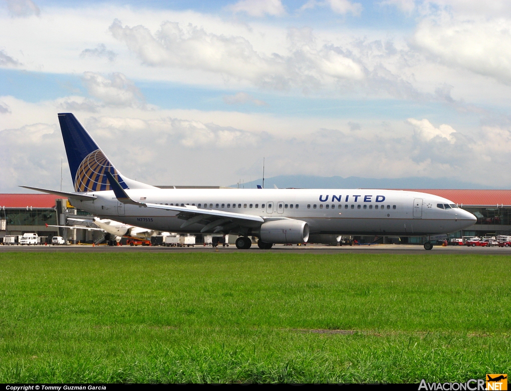 N77525 - Boeing 737-824 - United Airlines