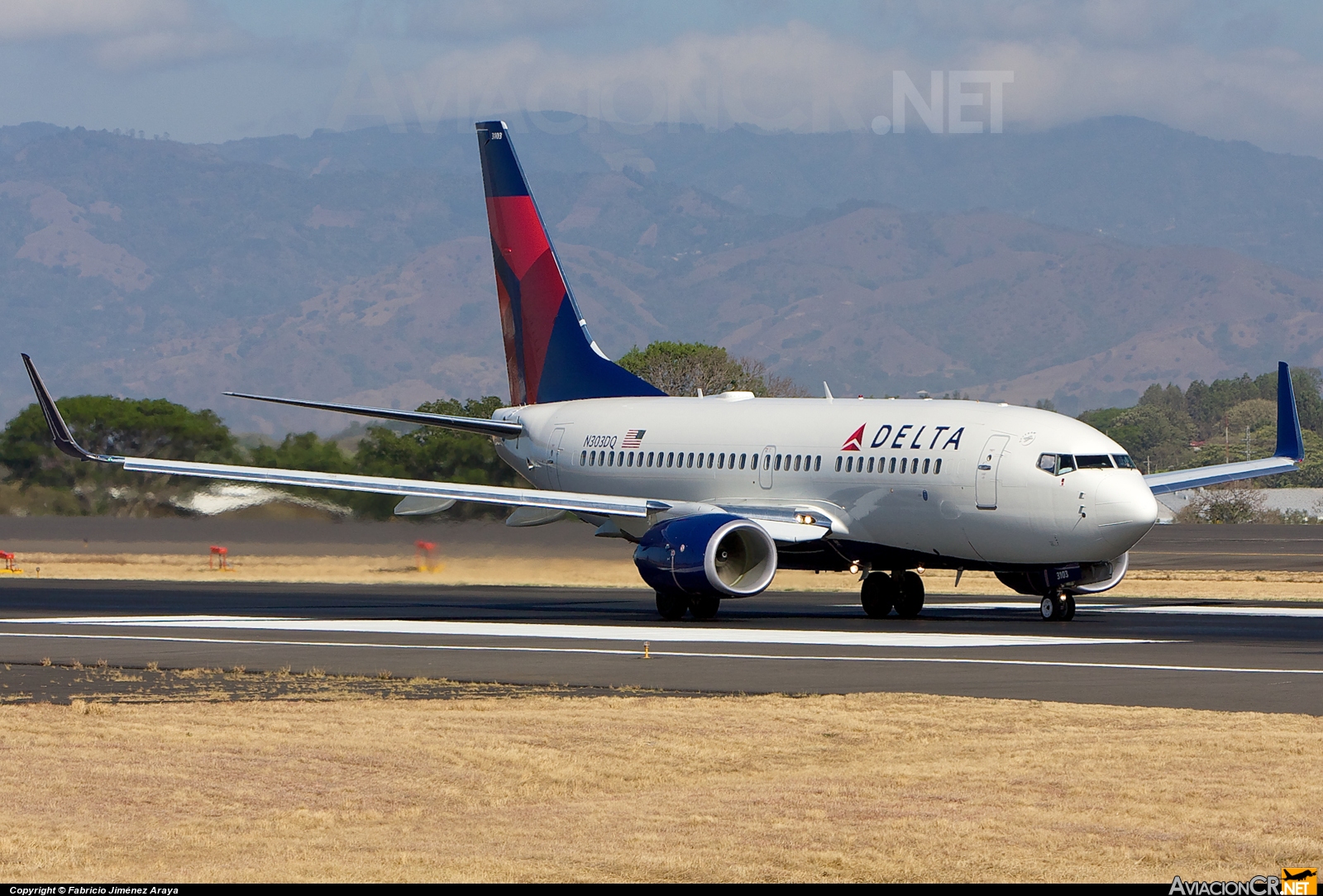 N303DQ - Boeing 737-732 - Delta Air Lines