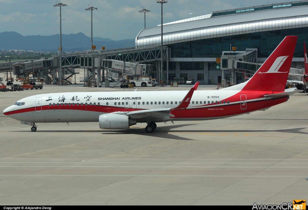 B-5550 - Boeing 737-86N - Shanghai Airlines