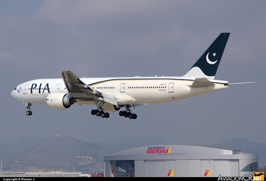 AP-BGL - Boeing 777-240/ER - Pakistan International Airlines (PIA)