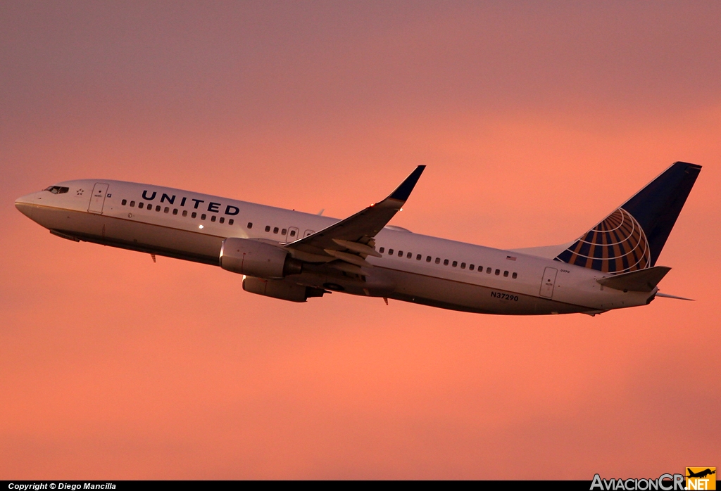 N37290 - Boeing 737-824 - United (Continental Airlines)