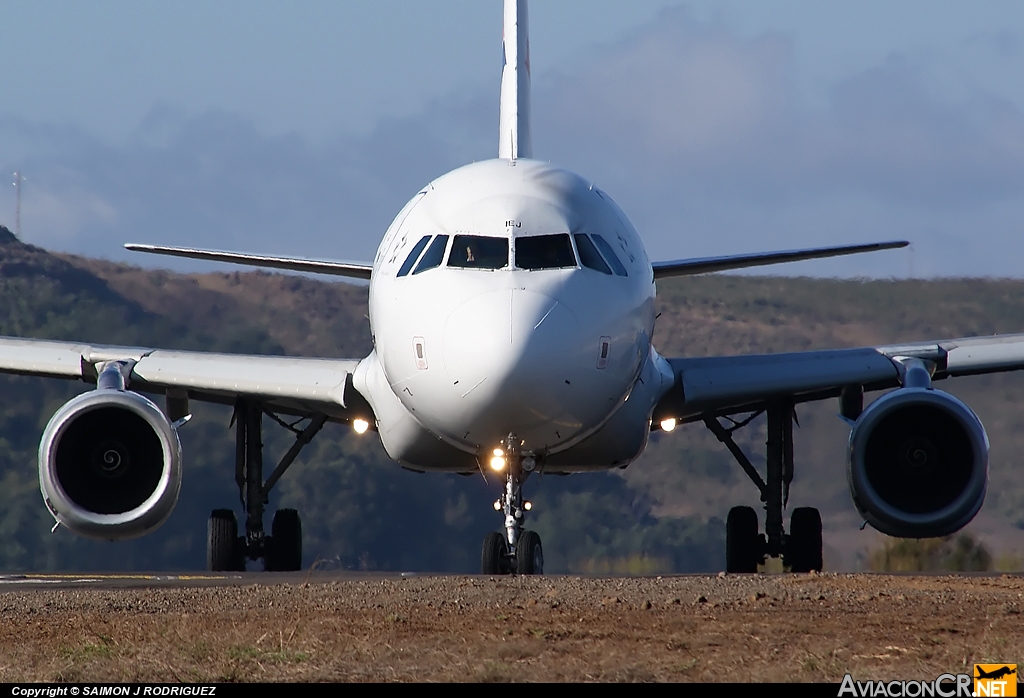 EC-IEJ - Airbus A320-232 - Spanair