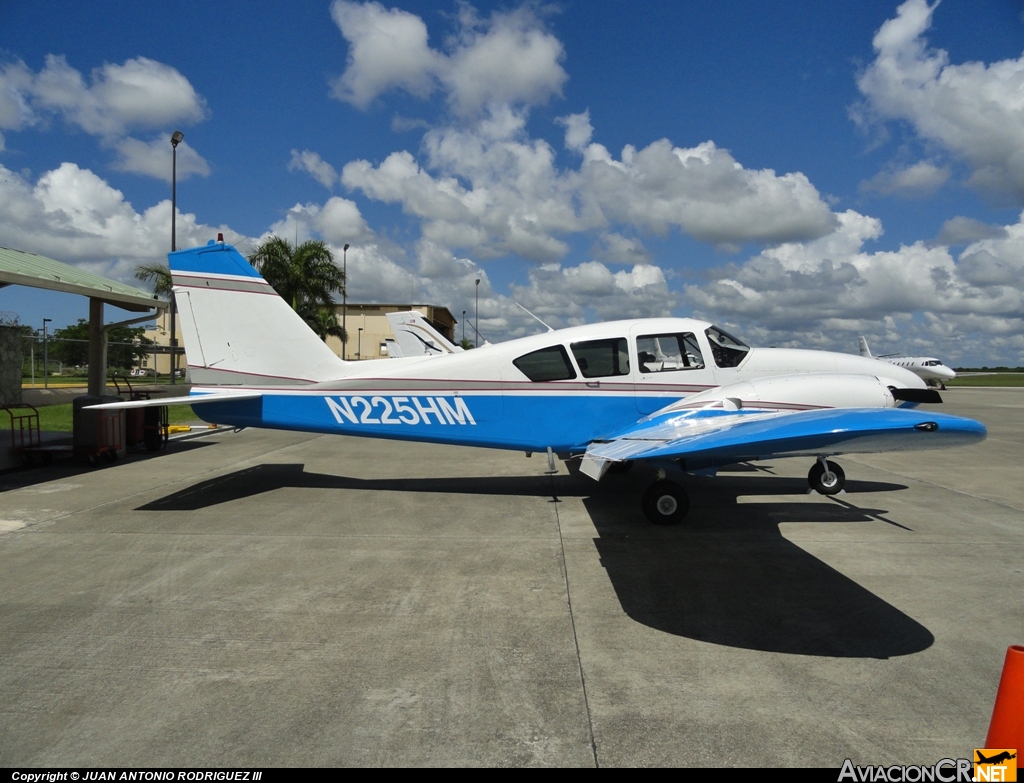 N225HM - Piper PA-23-250 Aztec - Privado