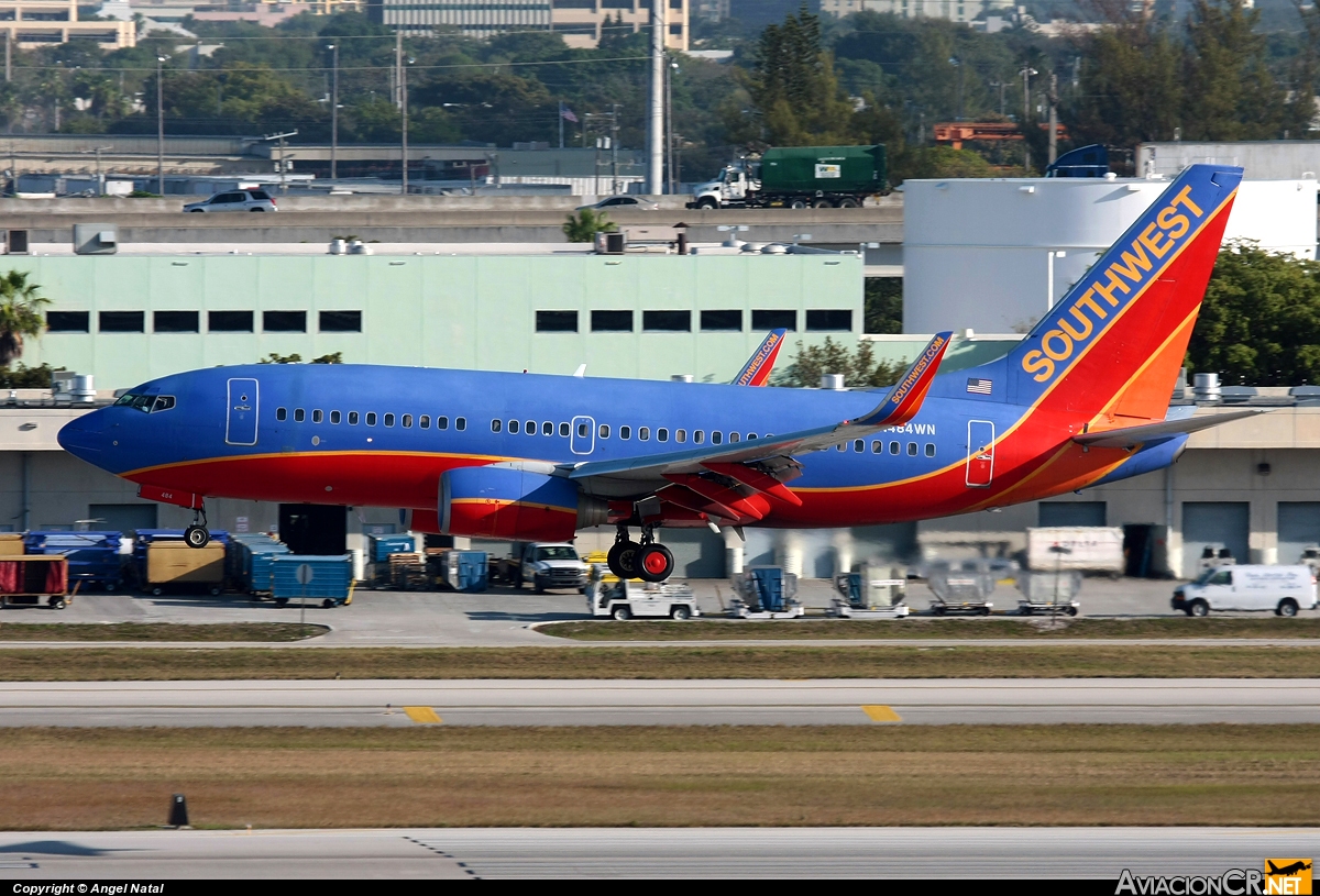 N484WN - Boeing 737-7H4 - Southwest Airlines