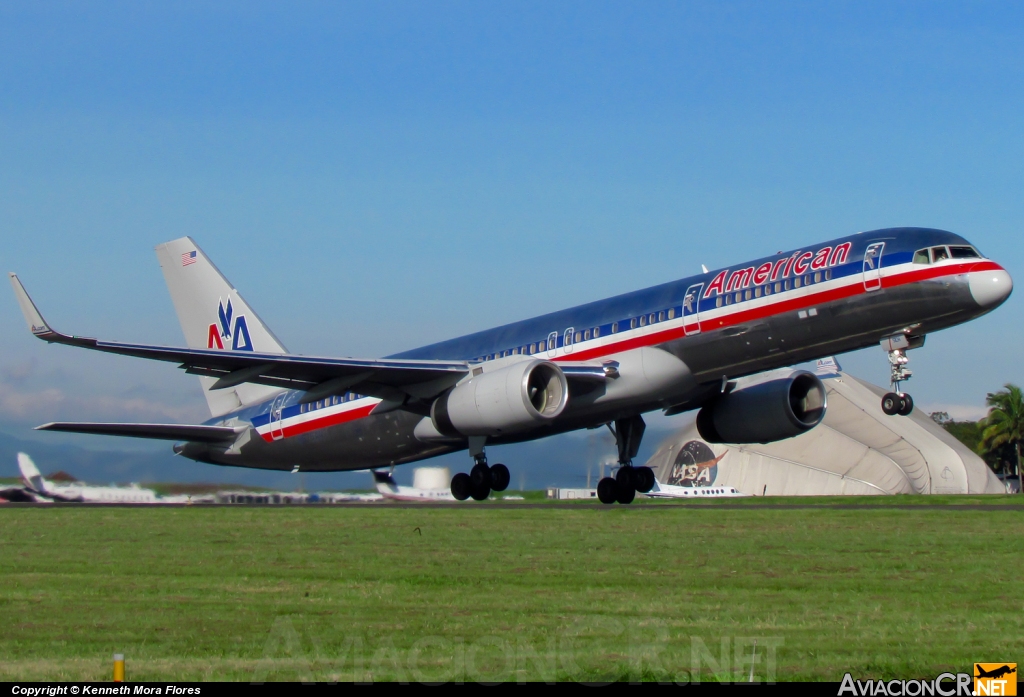 N676AN - Boeing 757-223 - American Airlines