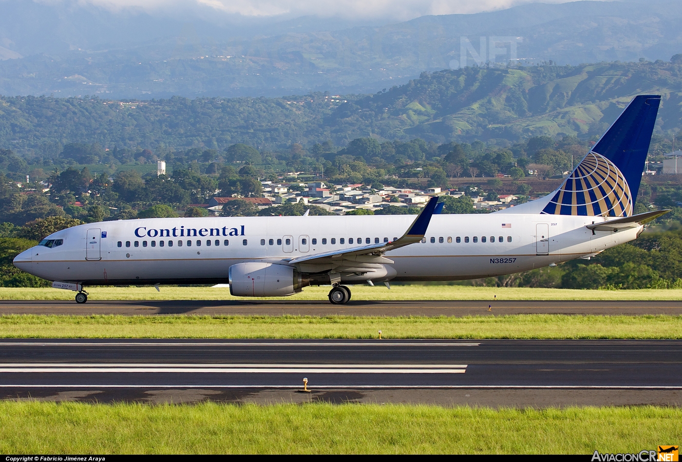 N38257 - Boeing 737-824 - Continental Airlines
