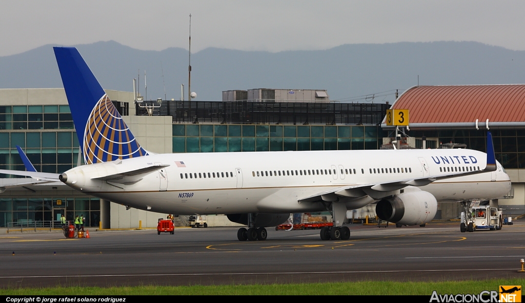 N57869 - Boeing 757-33N - United Airlines
