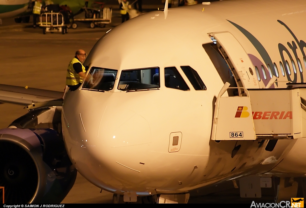 EC-LLX - Airbus A320-214 - Orbest