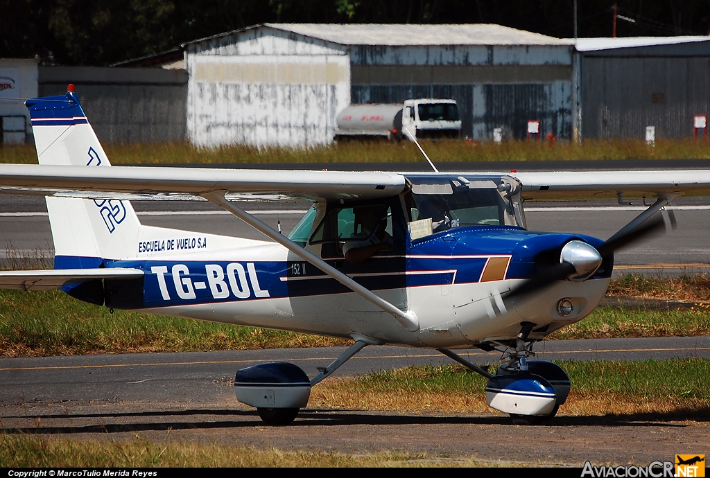 TG-BOL - Cessna 152 - Aeropuerto