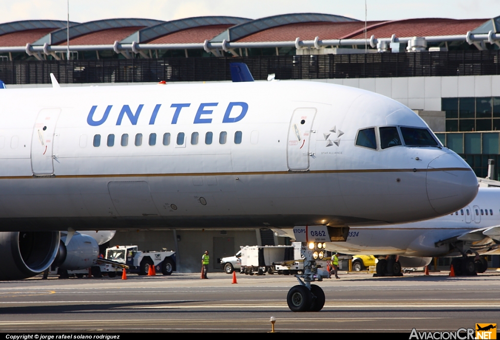 N57862 - Boeing 757-33N - United Airlines (Continental Airlines)