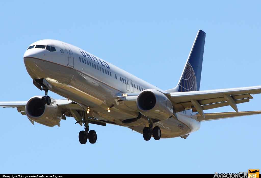 N76526 - Boeing 737-824 - United Airlines