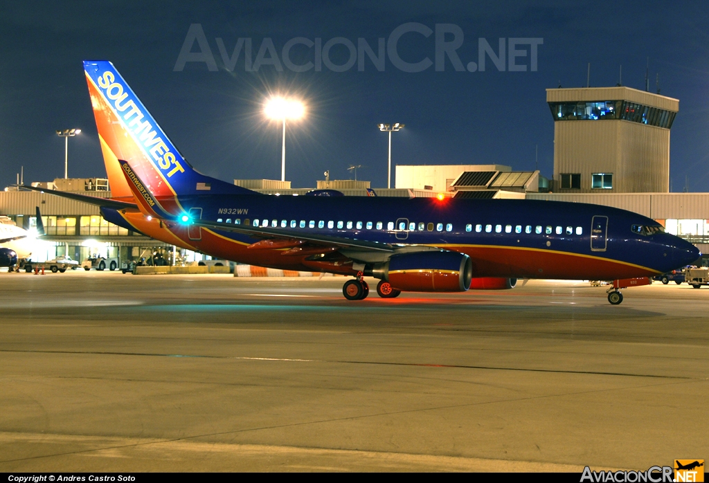 N932WN - Boeing 737-7H4 - Southwest Airlines