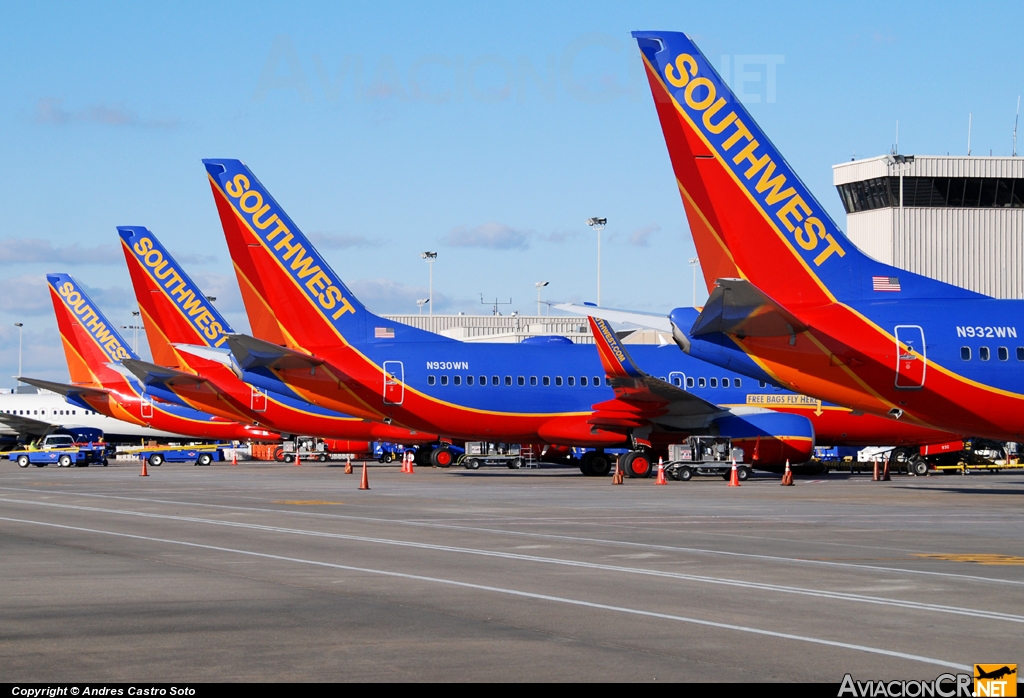 N932WN - Boeing 737-7H4 - Southwest Airlines