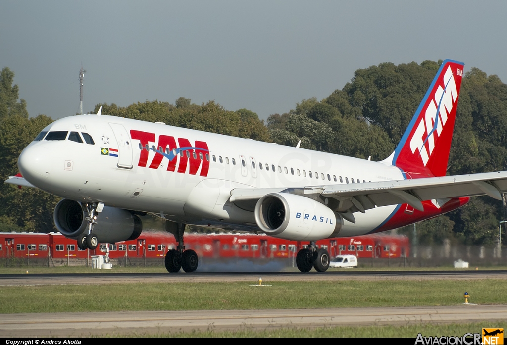 PR-MBM - Airbus A320-233 - TAM