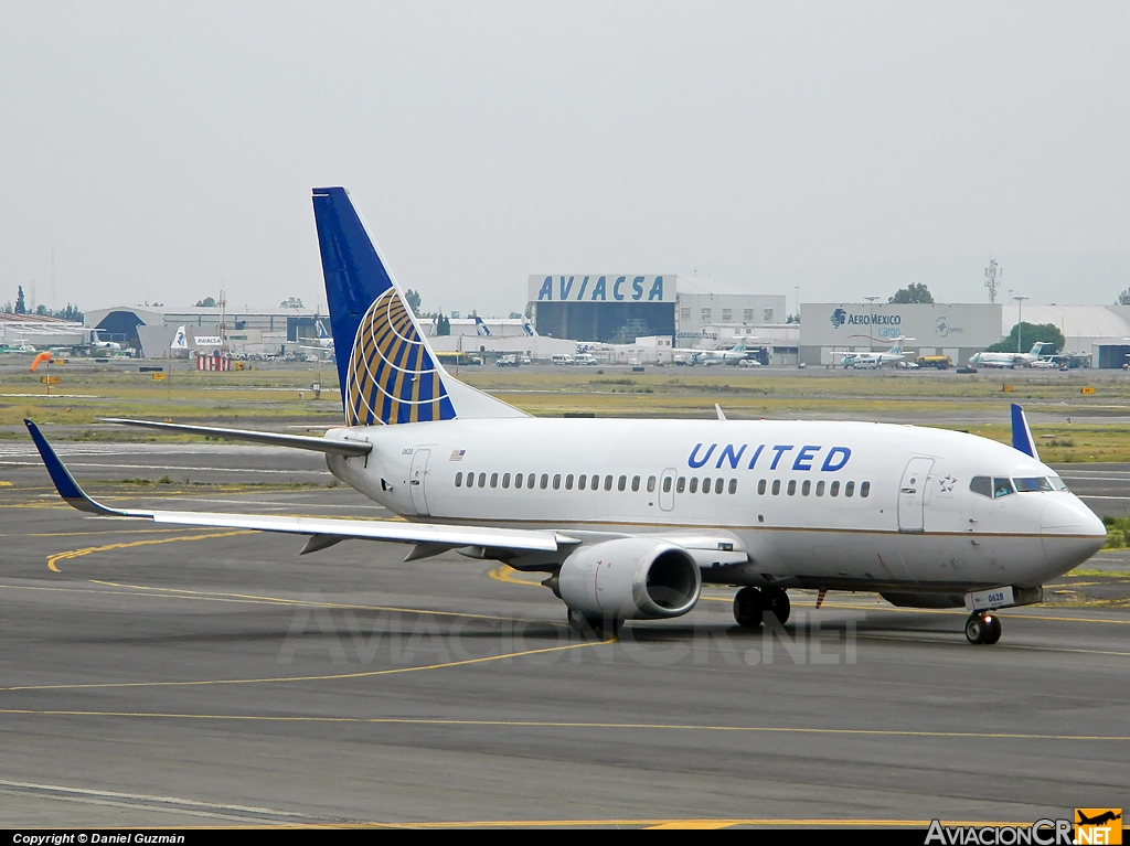 N14628 - Boeing 737-524 - United Airlines