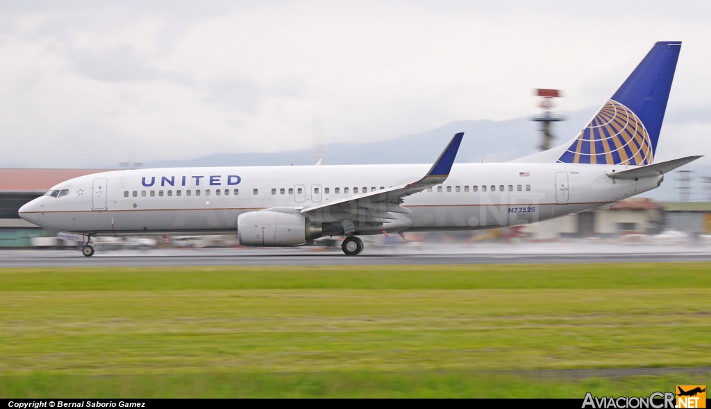 N77525 - Boeing 737-824 - United Airlines