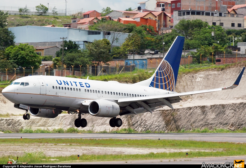 N15712 - Boeing 737-724 - UNITED (United-Continental)