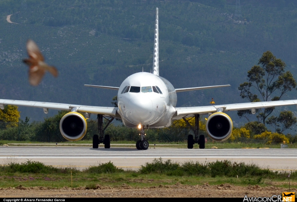 EC-JYX - Airbus A320-214 - Vueling