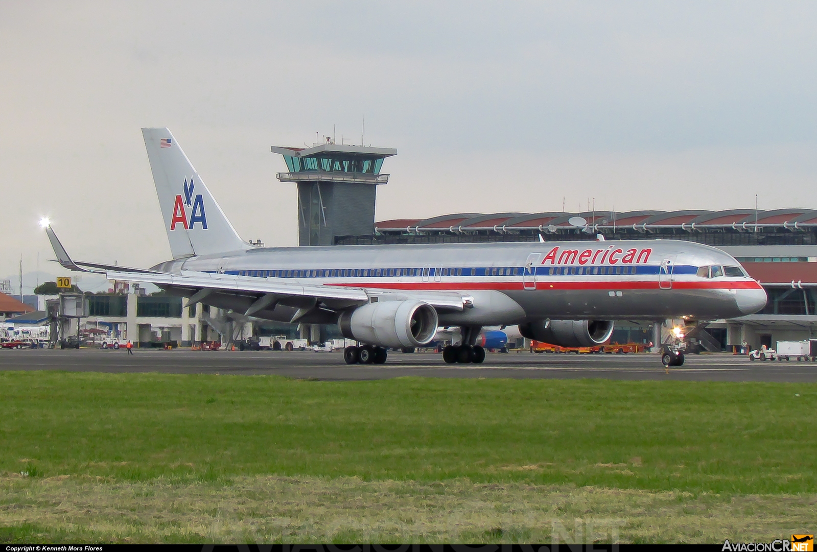 N672AA - Boeing 757-223 - American Airlines