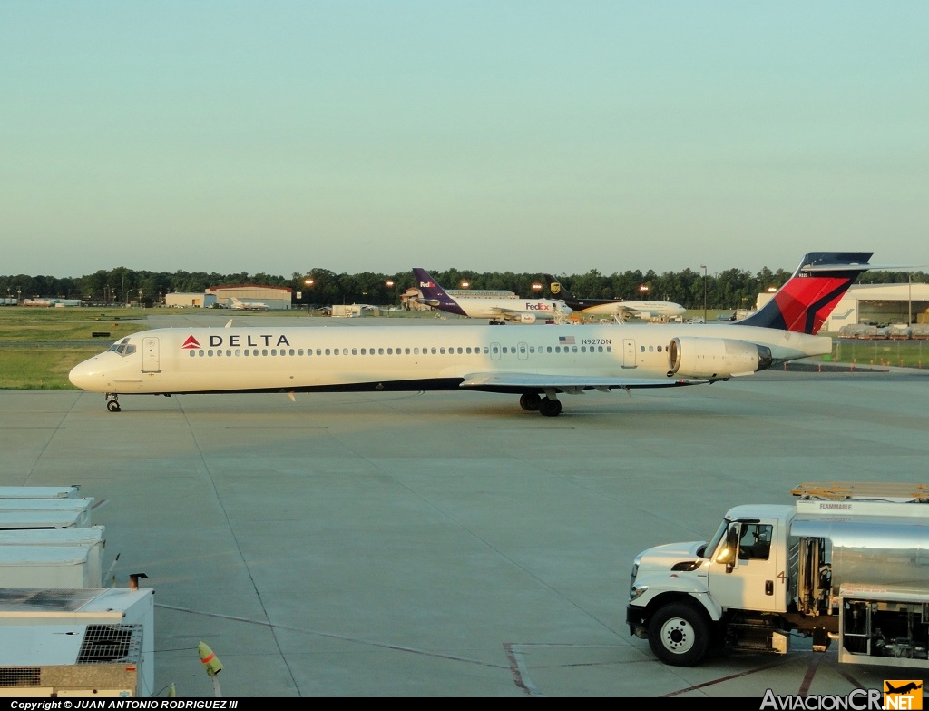 N927DN - McDonnell Douglas MD-90-30 - Delta Airlines
