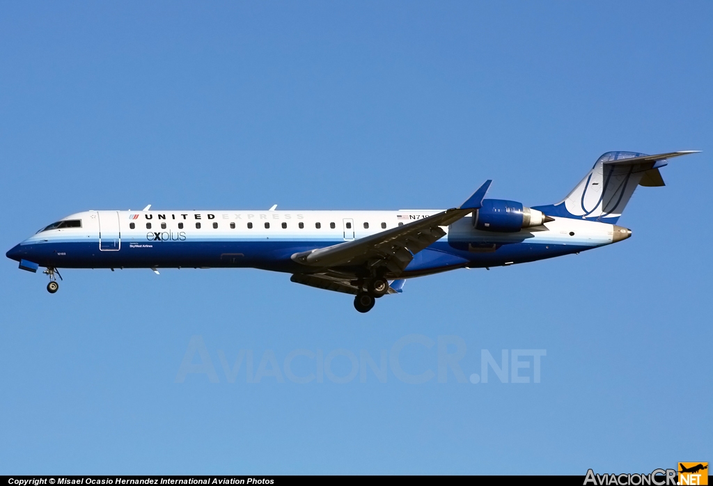 N719SK - Canadair Regional Jet CRJ-701 - United Express