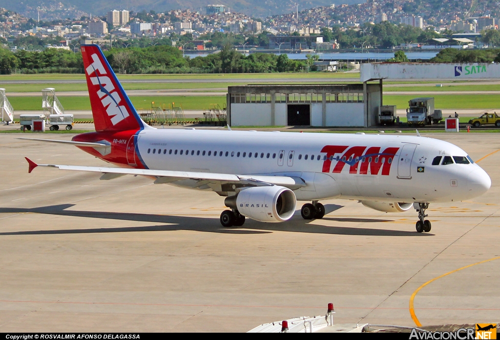 PR-MYA - Airbus A320-214 - TAM