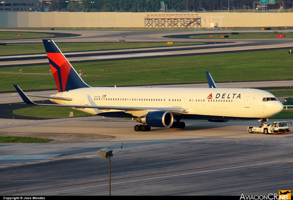 N1613B - Boeing 767-332(ER) - Delta Air Lines