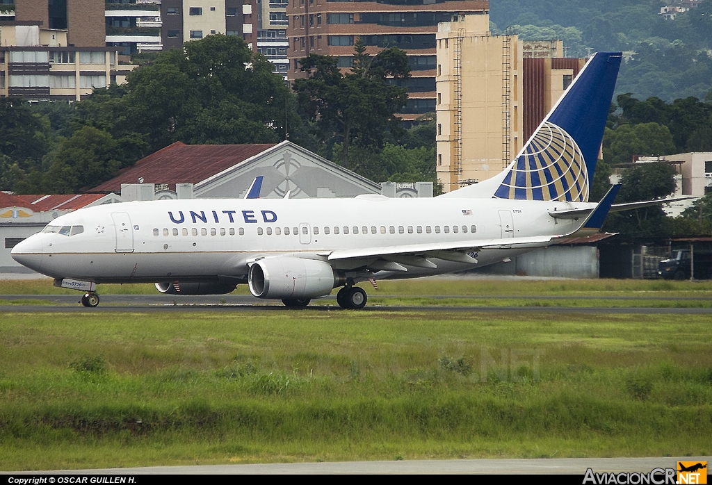 N39726 - Boeing 737-724 - UNITED (United-Continental)