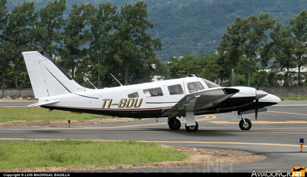 TI-BDU - Piper PA-34-200T Seneca - Privado