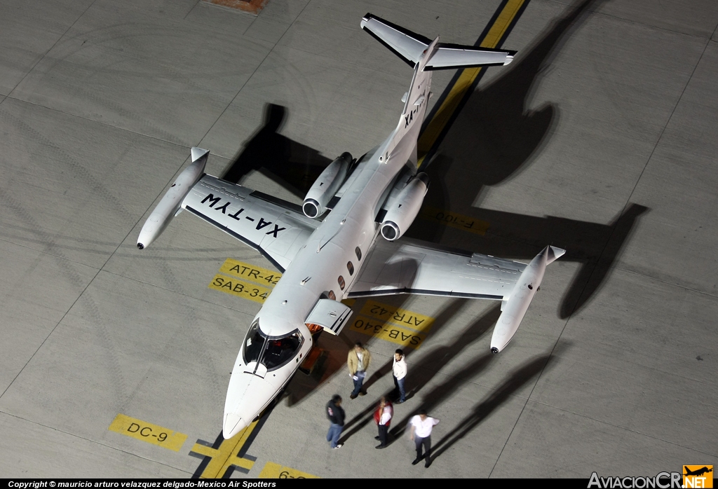 XA-TYW - Gates Learjet 25D - Privado
